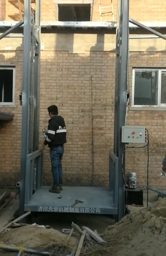 北京1吨升降货梯安装完毕