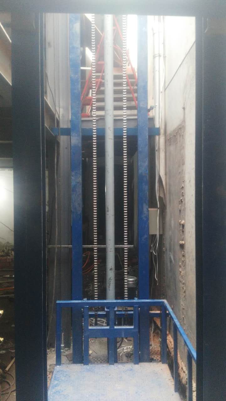 内蒙古导轨式升降货梯安装完毕